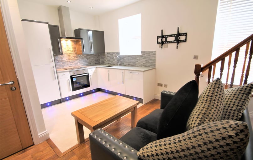 Lansdowne Terrace, Gosforth, Newcastle - Image 1